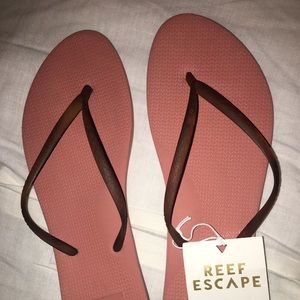 Tortoise NWT  Reef - Flip flops